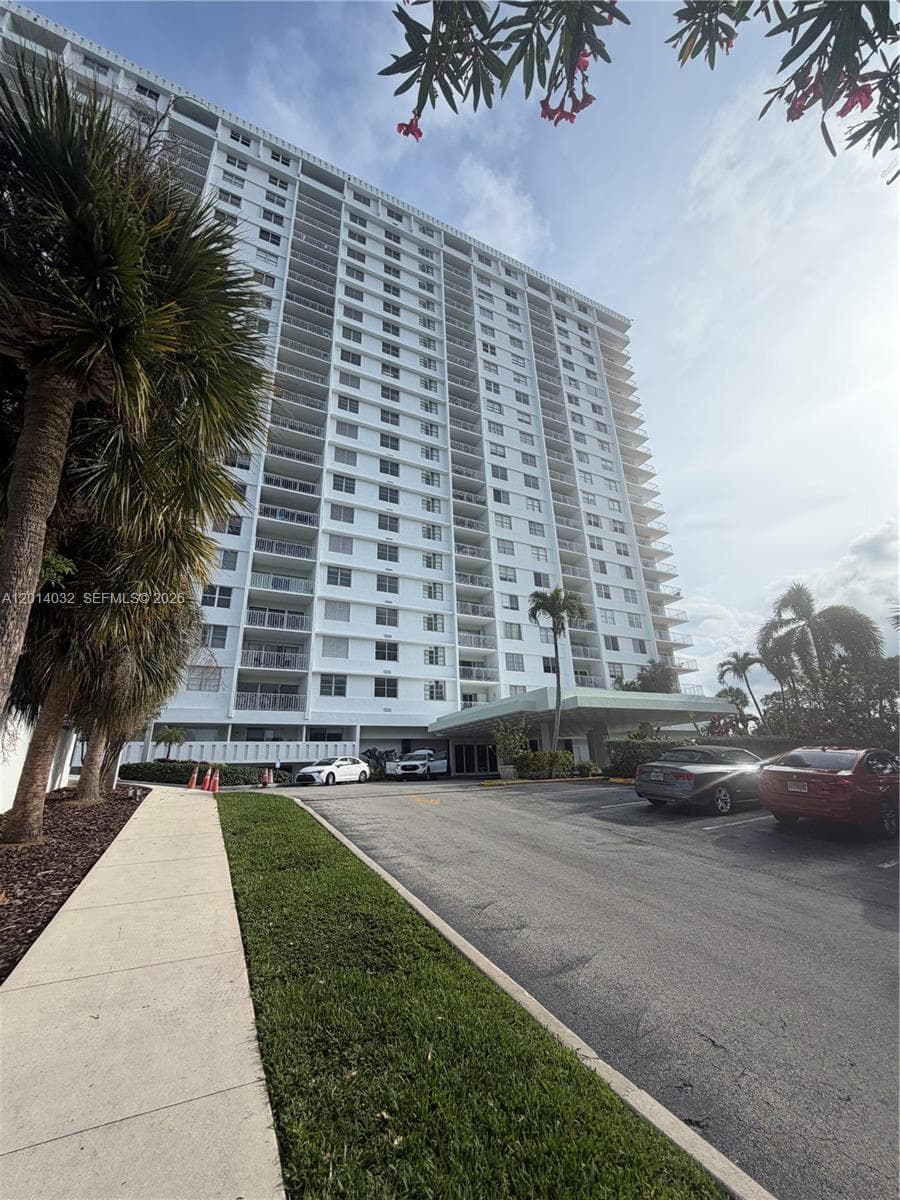 Condominium at 500 Bayview Dr # 1631, Sunny Isles Beach FL 33160