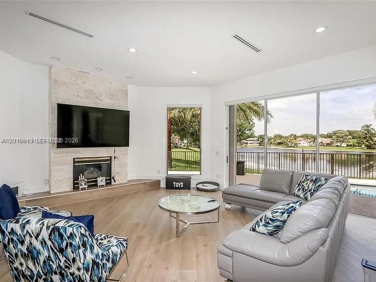 Single Family Residence at 14332 Ardoch Pl, Miami Lakes FL 33016