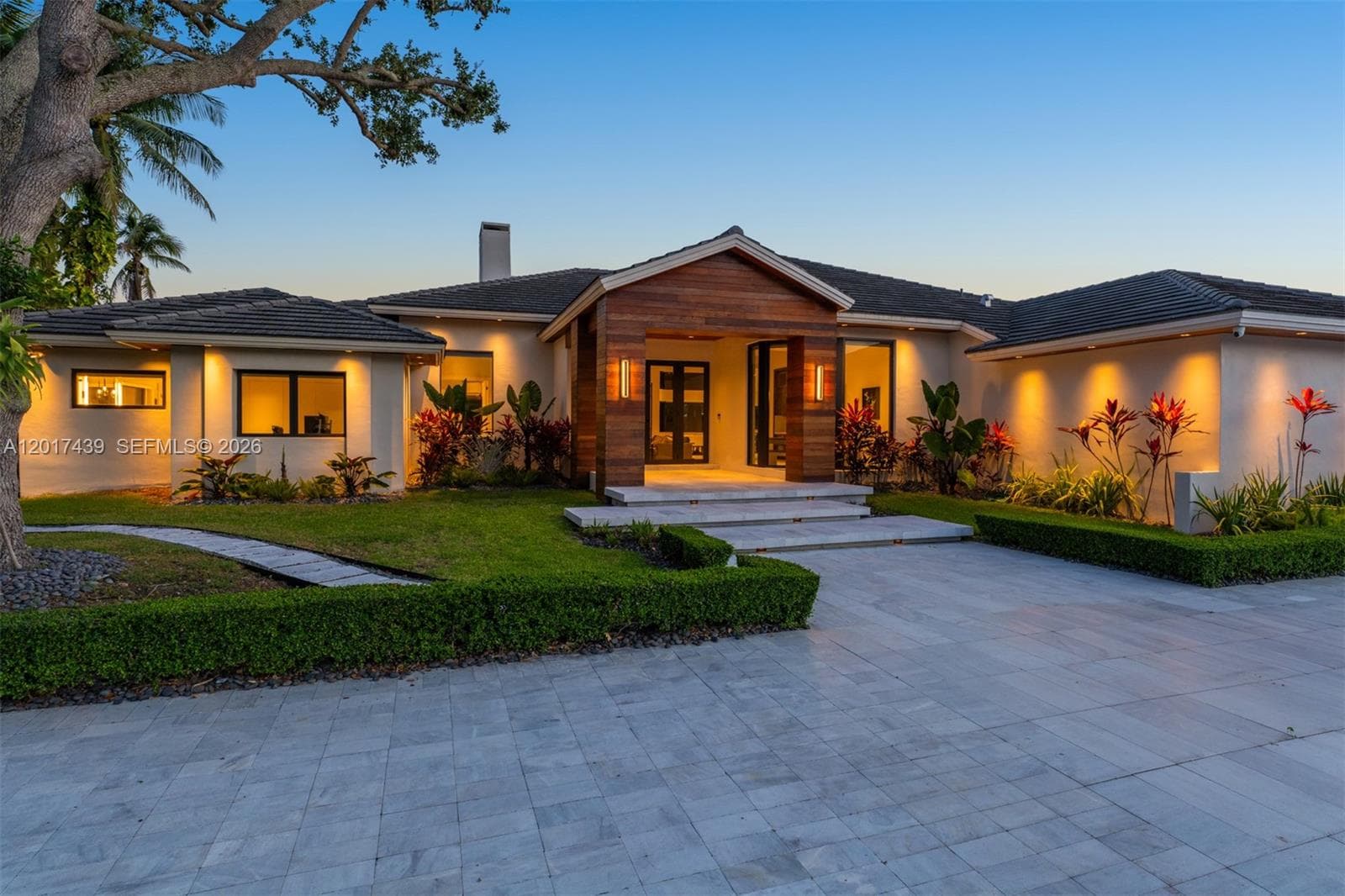 Single Family Residence at 10040 SW 124th St, Miami FL 33176
