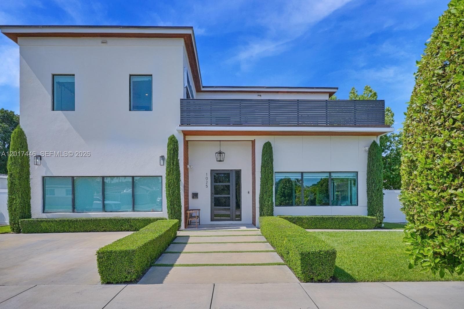 Single Family Residence at 1025 NE 170th Ter, Miami FL 33162