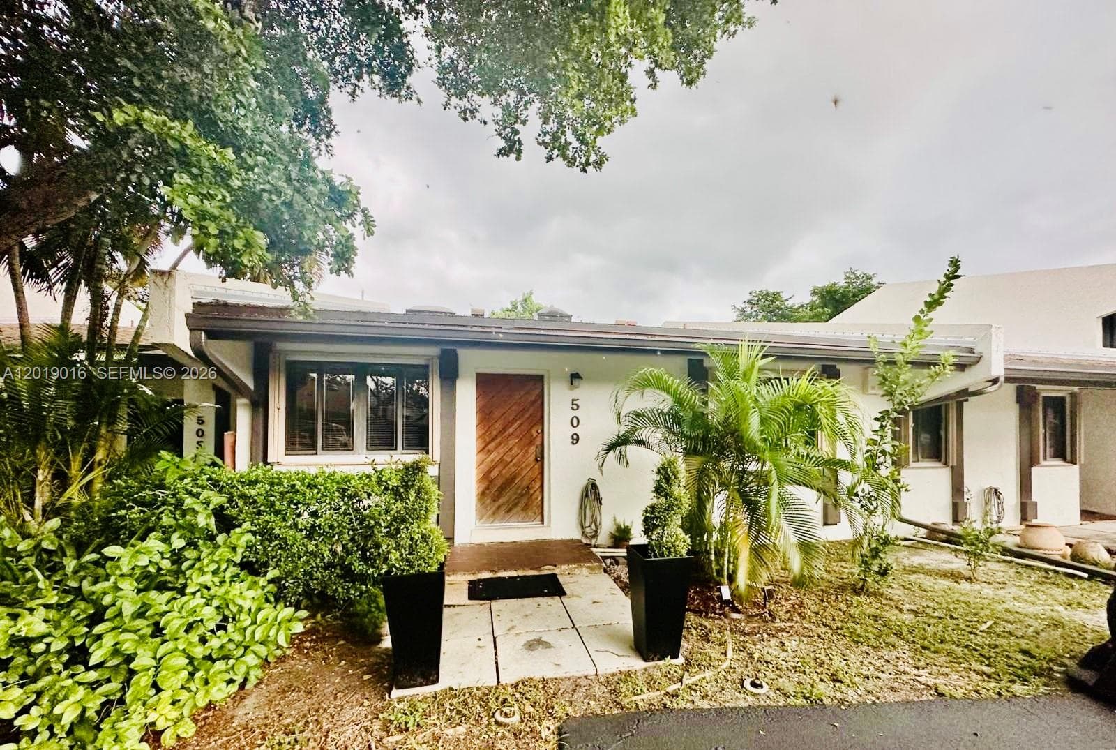 Villa at 509 NE 199th Ln # 3A, Miami FL 33179