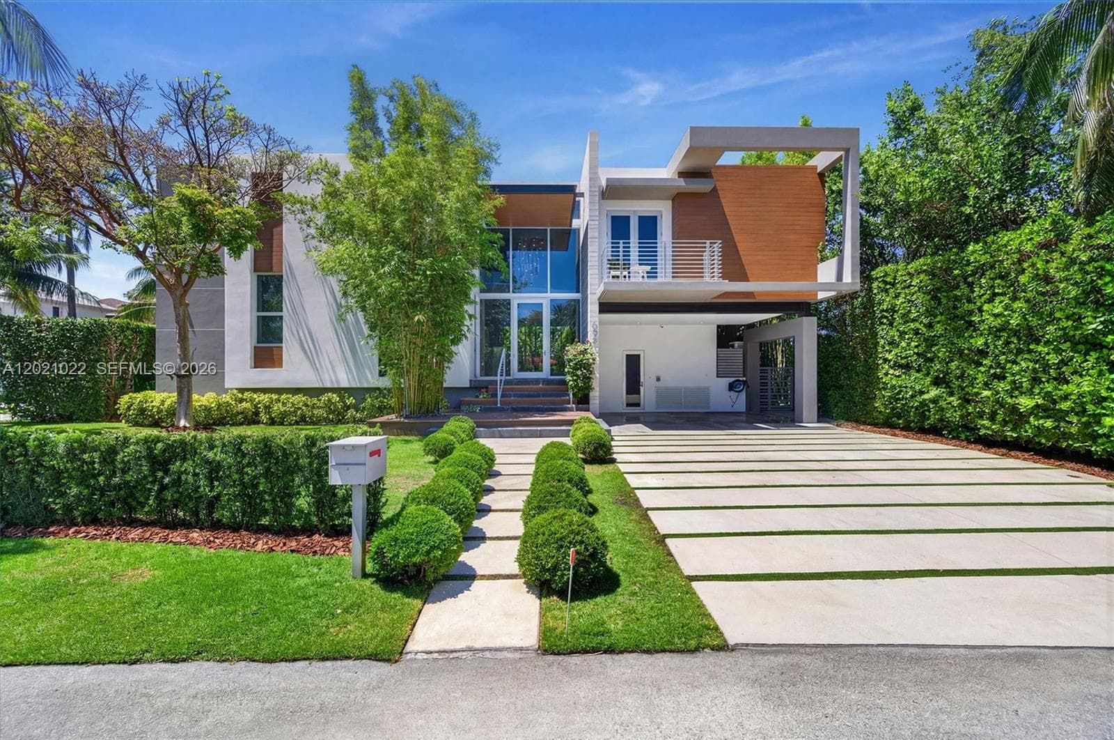 Single Family Residence at 625 Curtiswood Dr, Key Biscayne FL 33149