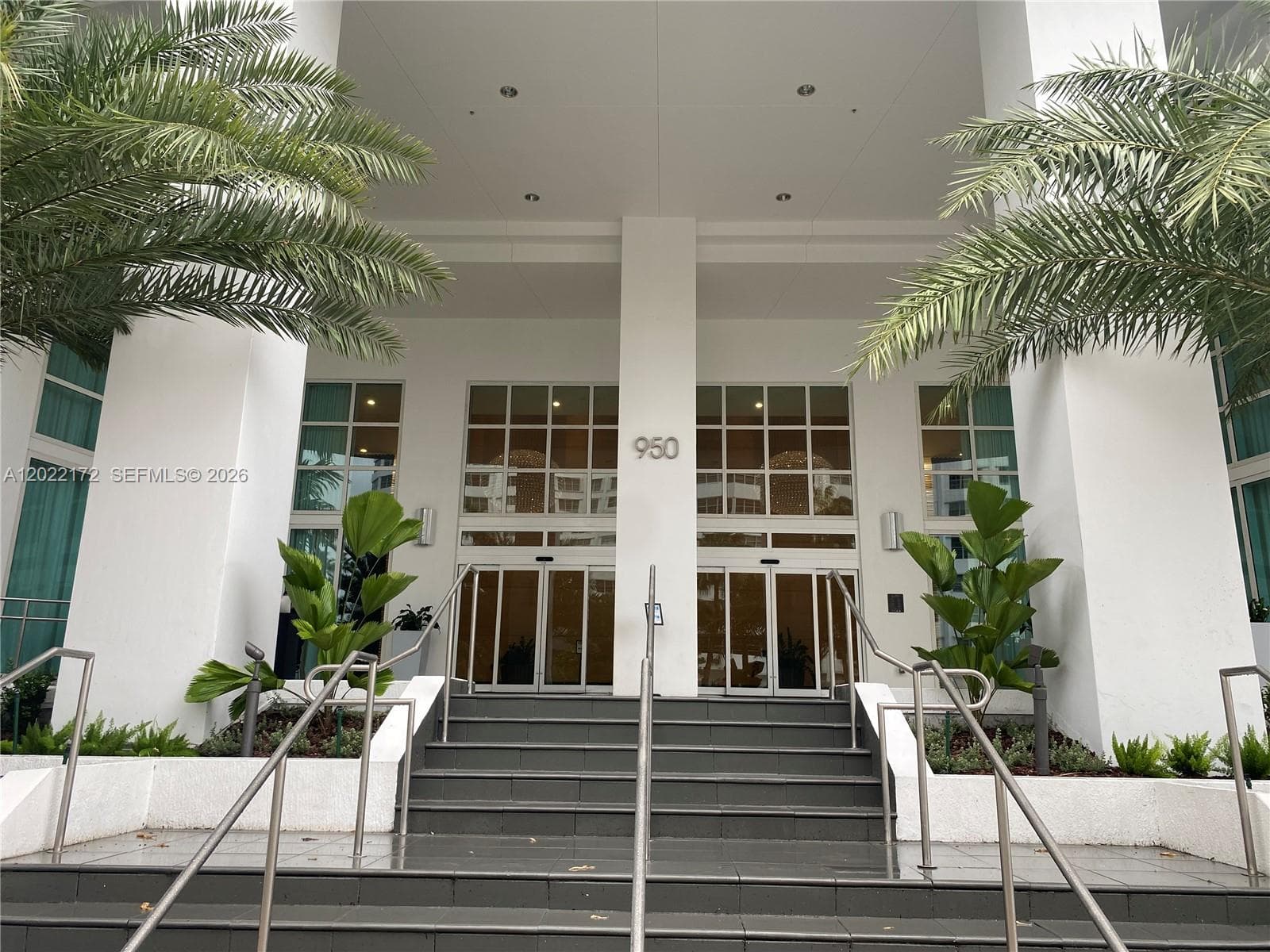 Condominium at 950 Brickell Bay Dr # 2206, Miami FL 33131
