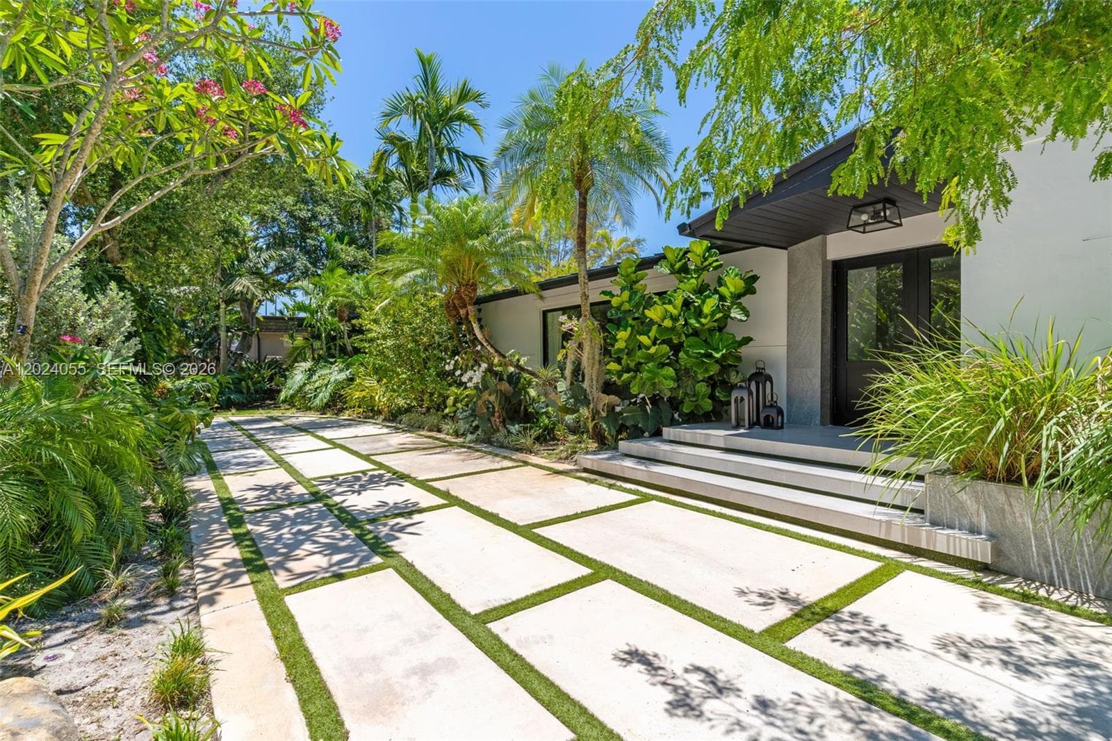 Single Family Residence at 13400 SW 70th Ave, Pinecrest FL 33156