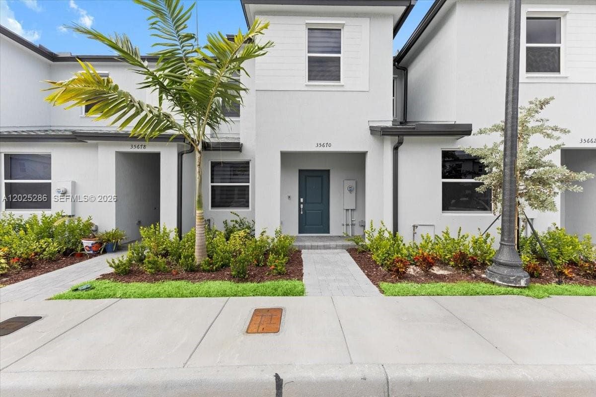 Townhouse at 35670 SW 178 Ct, Miami FL 33034