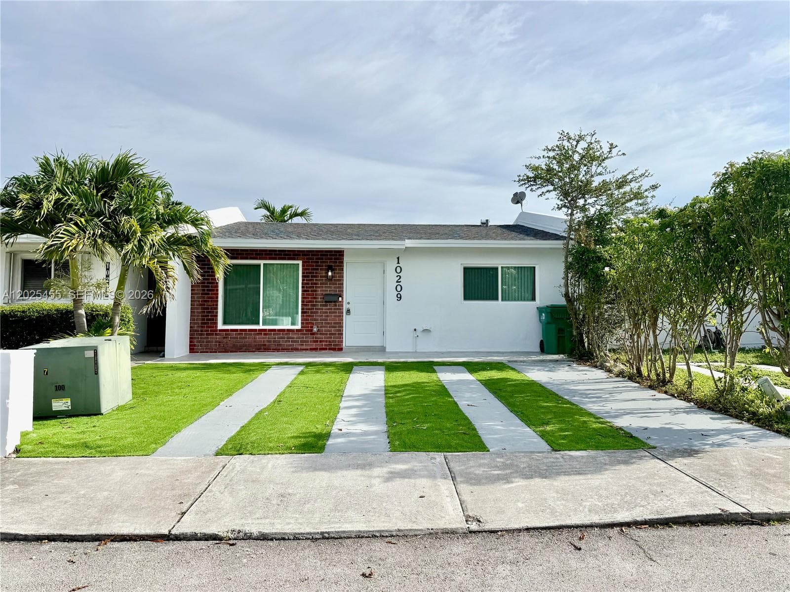 Villa at 10209 SW 20th Ter, Miami FL 33165