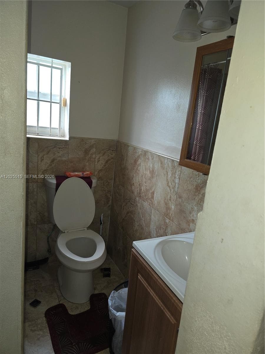 Single Family Residence at 1166 NW 117th St, Miami FL 33168