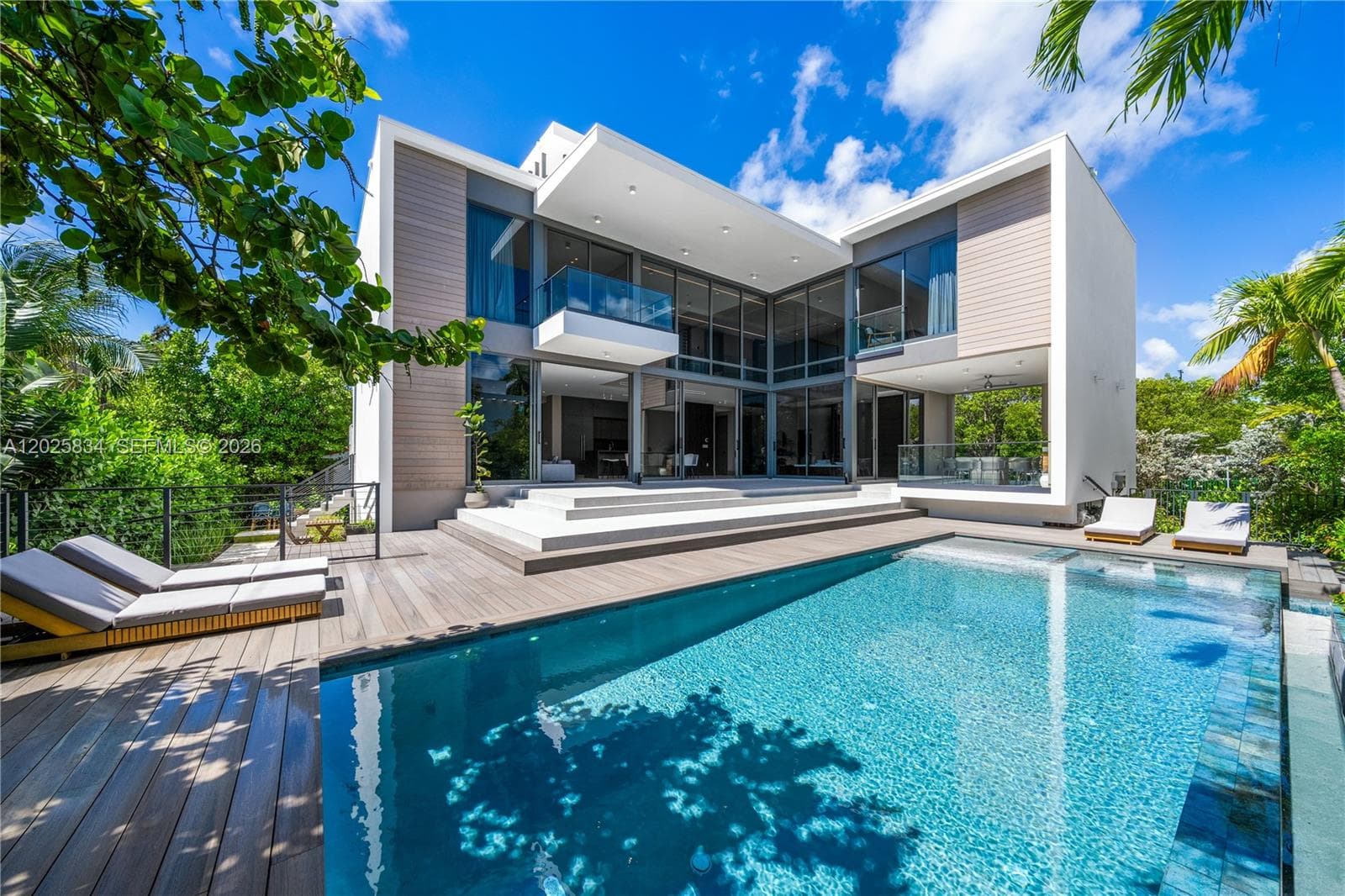 Single Family Residence at 571 Glenridge Rd, Key Biscayne FL 33149