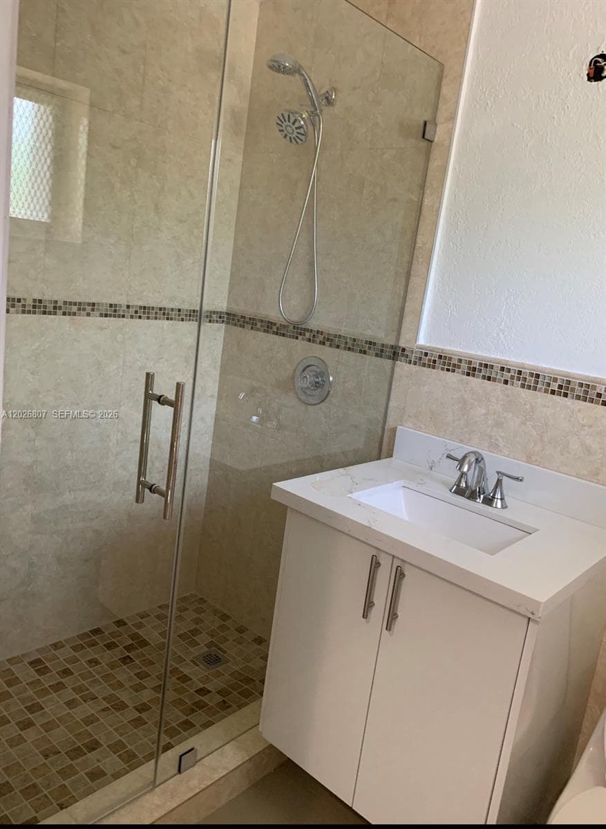 Stock Cooperative at 6498 Collins Ave # 41, Miami Beach FL 33141