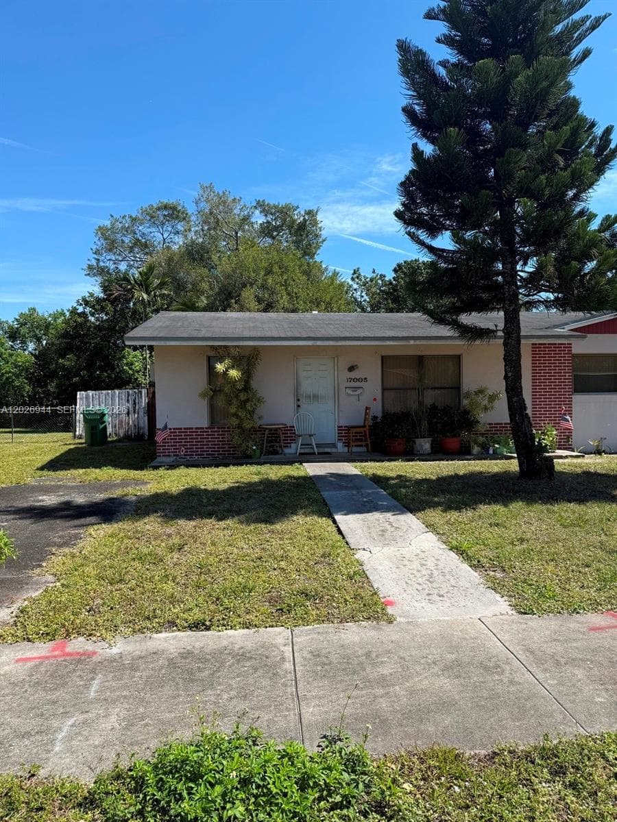 Single Family Residence at 17005 NW 52nd Pl, Miami Gardens FL 33055