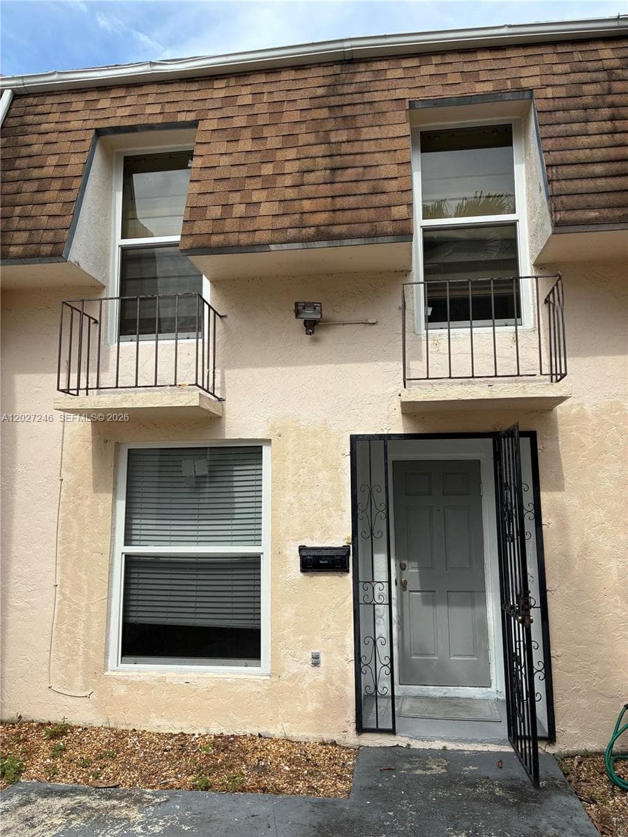 Townhouse at 13509 NE 24th Pl, North Miami FL 33181