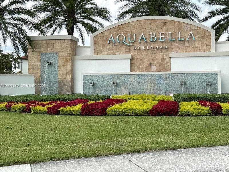 Townhouse at 3342 W 104th Ter, Hialeah FL 33018