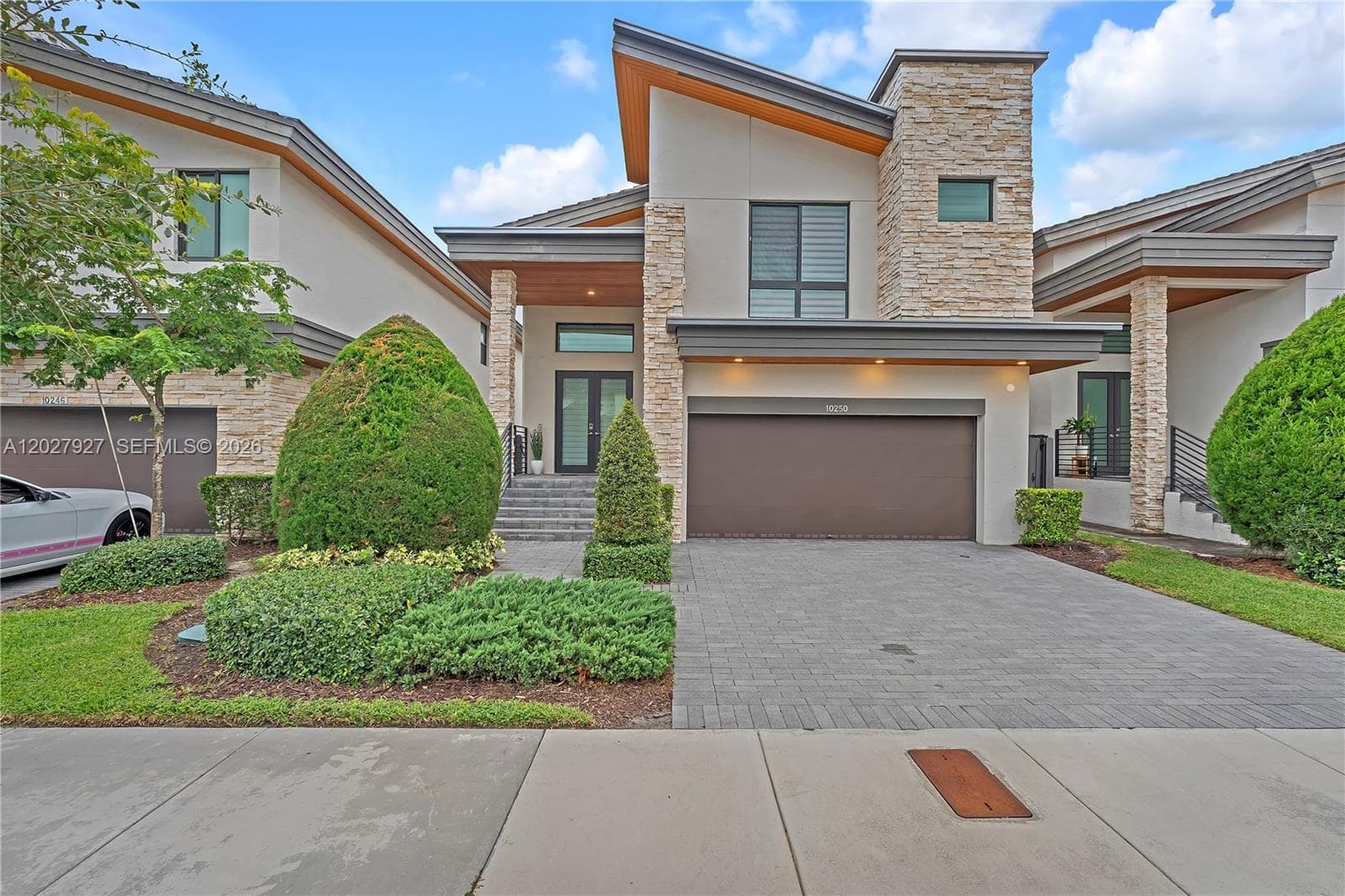 Single Family Residence at 10250 NW 76th Ter, Doral FL 33178