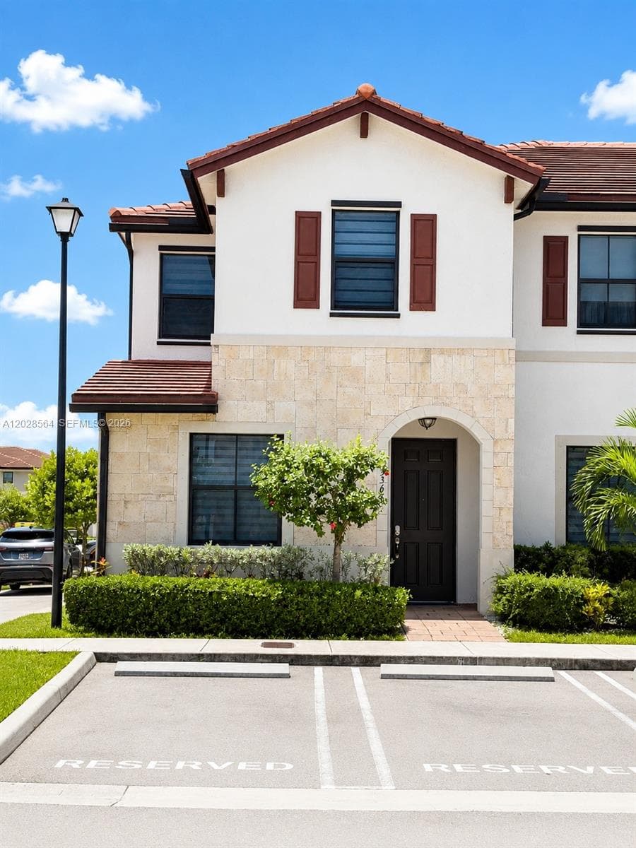 Townhouse at 3368 W 105th Ter, Hialeah FL 33018