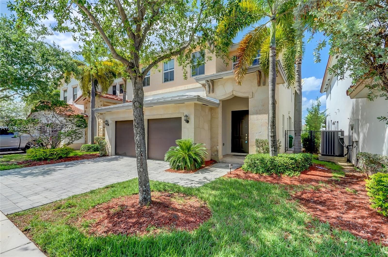 Single Family Residence at 10555 NW 69th Ter, Doral FL 33178
