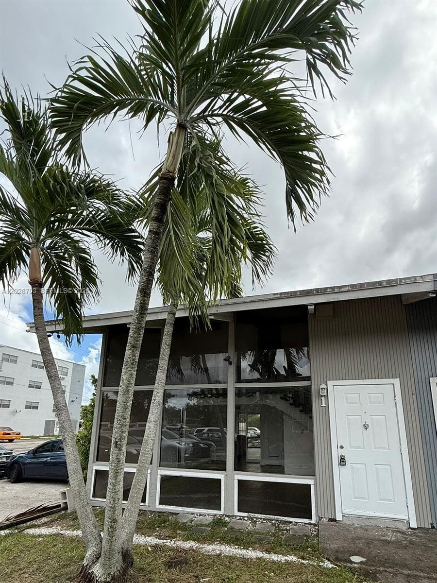 Single Family Residence at 14310 NE 5th Pl, Miami FL 33161