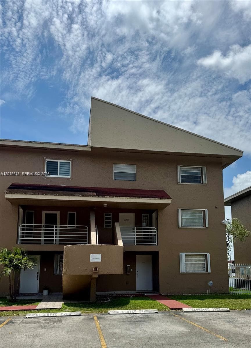 Condominium at 2778 W 60th St # 45, Hialeah FL 33016