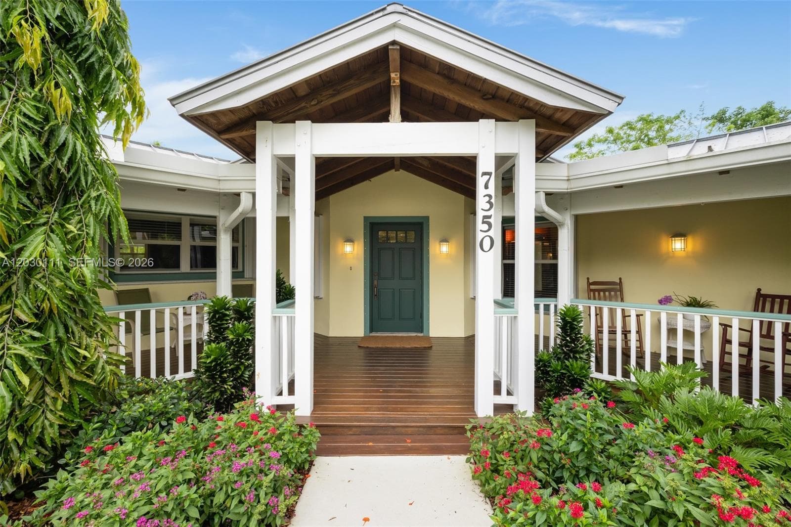 Single Family Residence at 7350 SW 129th St, Pinecrest FL 33156