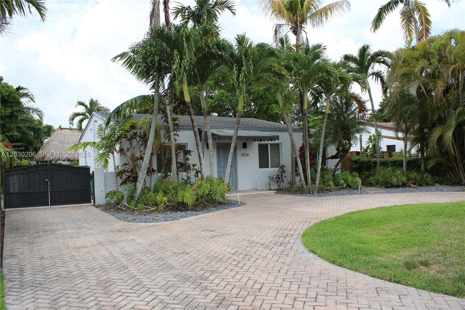 Single Family Residence at 6530 SW 43rd St, Miami FL 33155