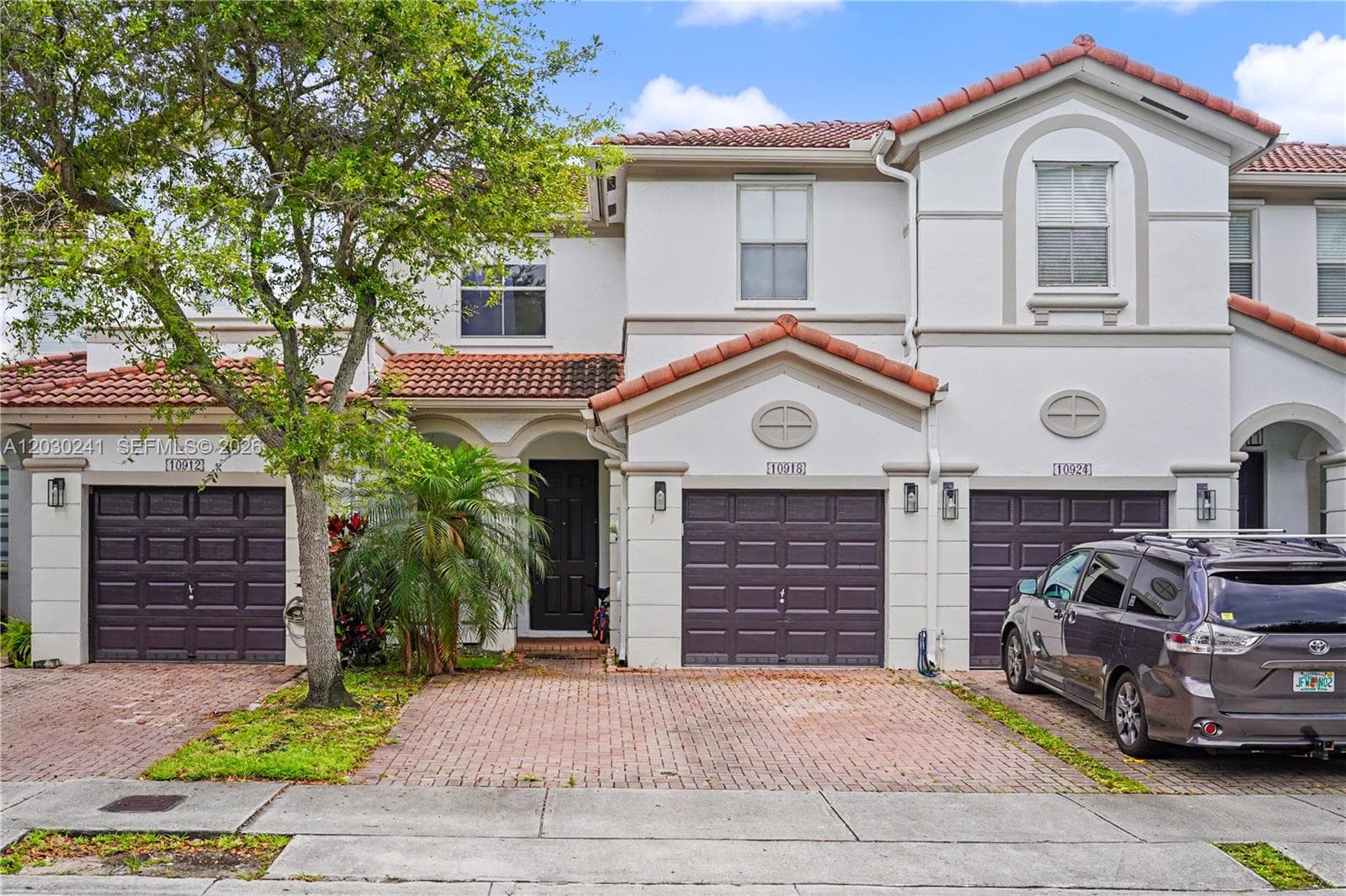 Townhouse at 10918 NW 78th Ter, Doral FL 33178