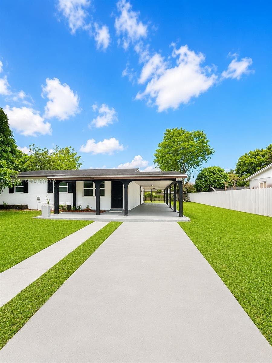Single Family Residence at 20600 SW 118th Pl, Miami FL 33177