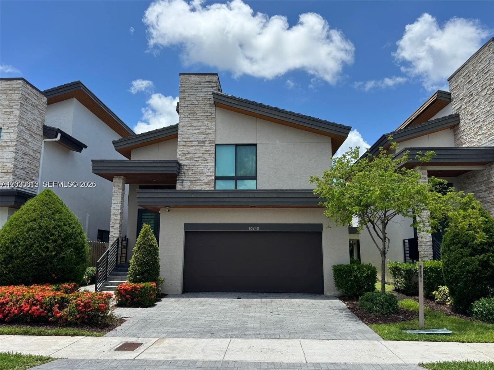 Single Family Residence at 10240 NW 76th Ter, Doral FL 33178