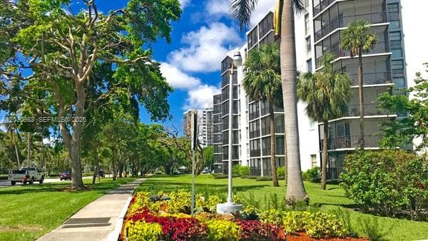 Condominium at 3475 N Country Club Dr # 608, Aventura FL 33180