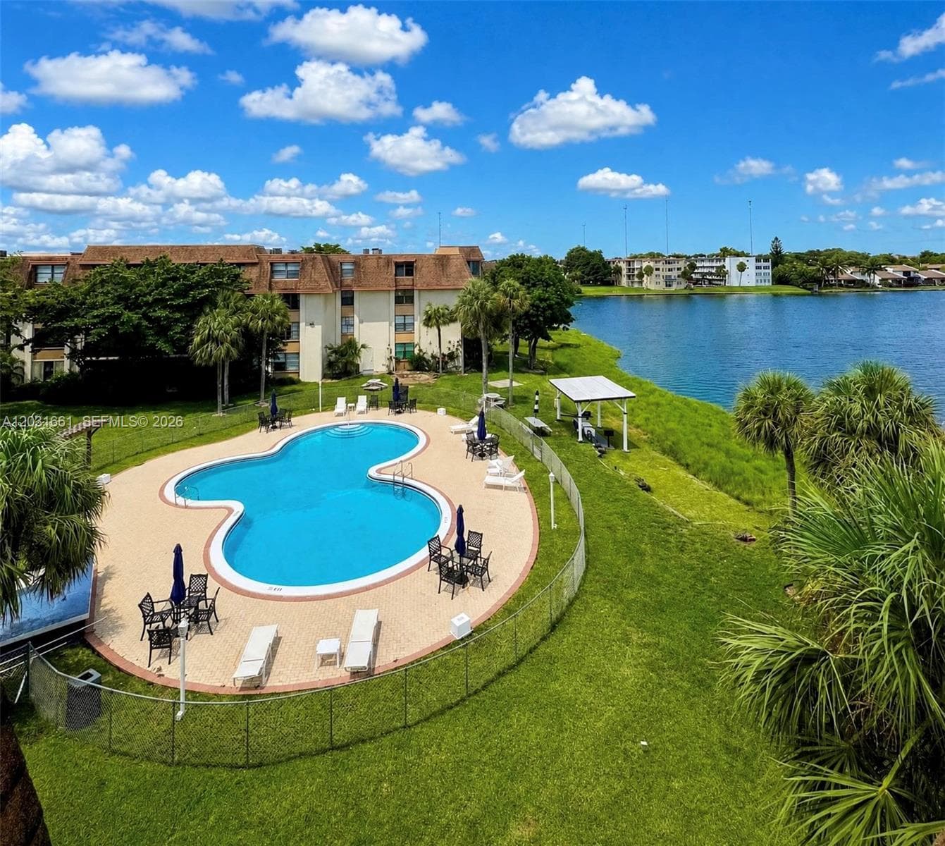 Condominium at 671 NE 195th St, Miami FL 33179