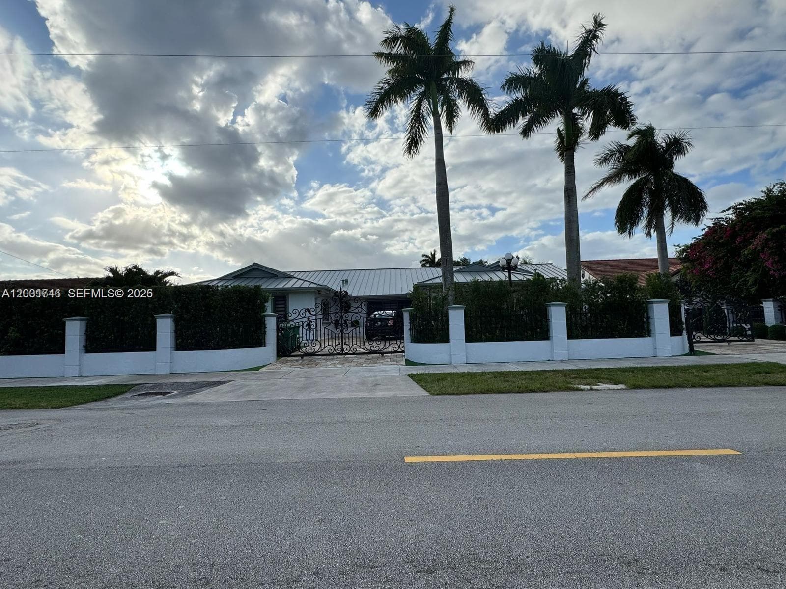 Single Family Residence at 3690 SW 139th Ave, Miami FL 33175