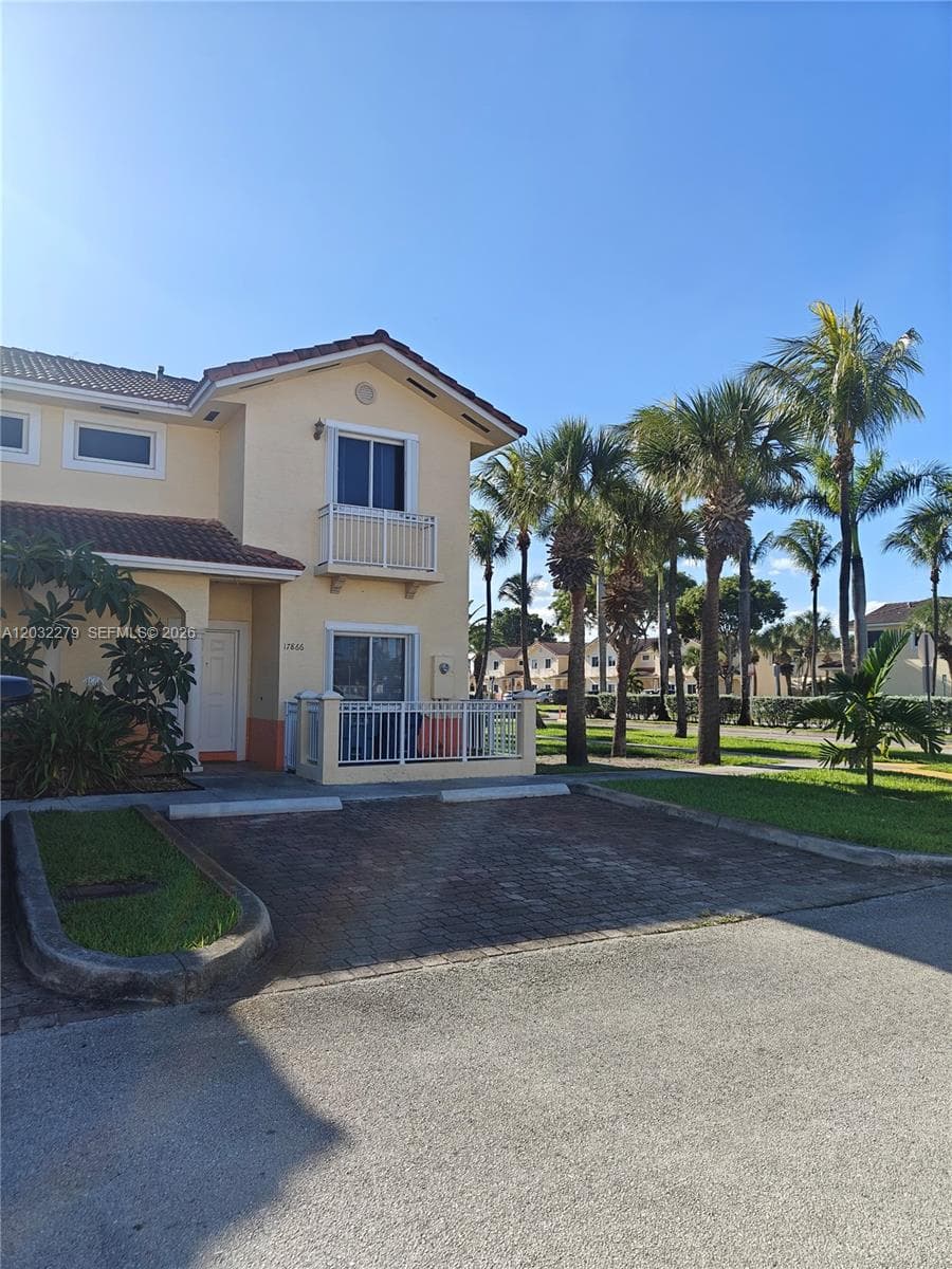 Townhouse at 17866 NW 74th Ct, Hialeah FL 33015