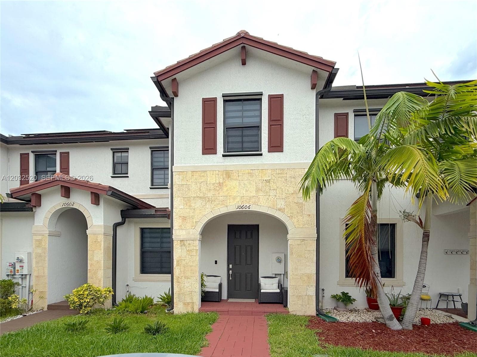 Townhouse at 10606 W 32nd Ln, Hialeah FL 33018