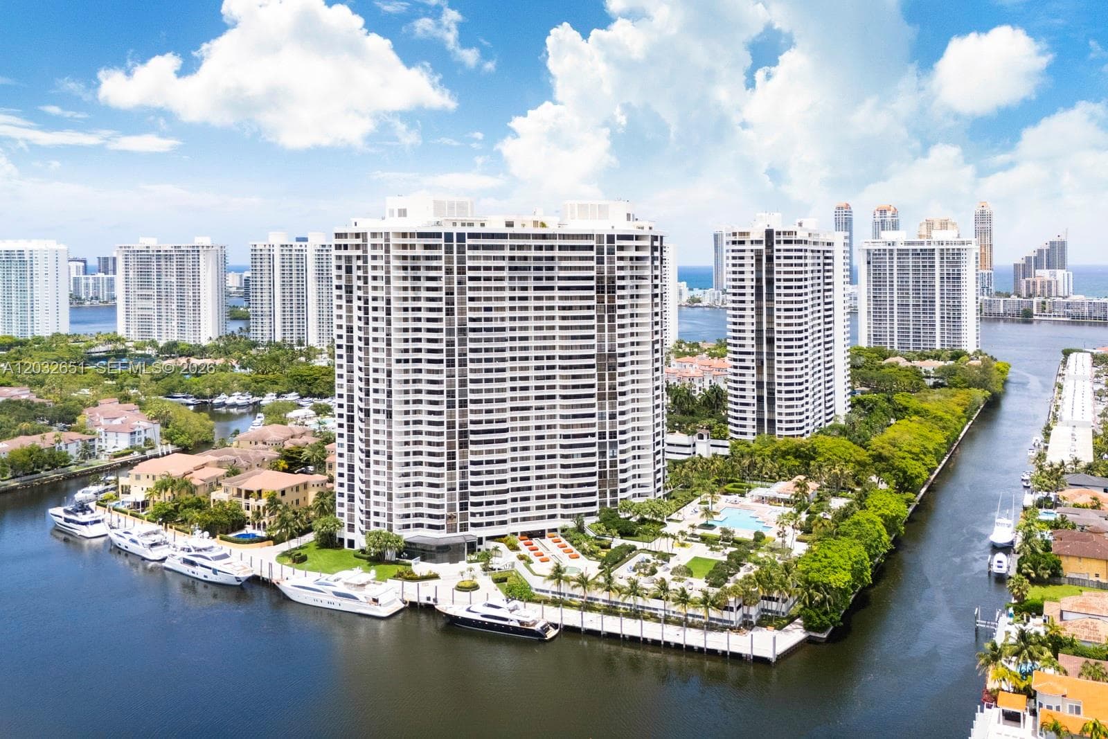 Condominium at 1000 W Island Blvd # 911, Aventura FL 33160