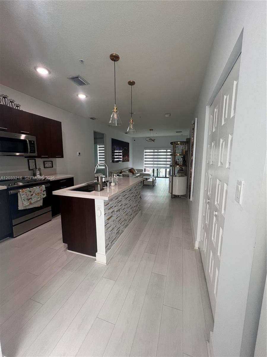 Condominium at 4670 NW 84th Ave # 32, Doral FL 33166