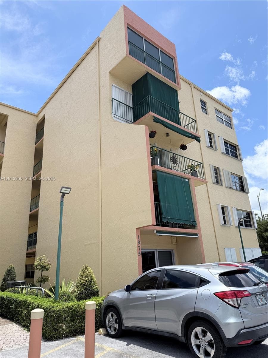 Condominium at 1975 W 44th Pl # 401, Hialeah FL 33012
