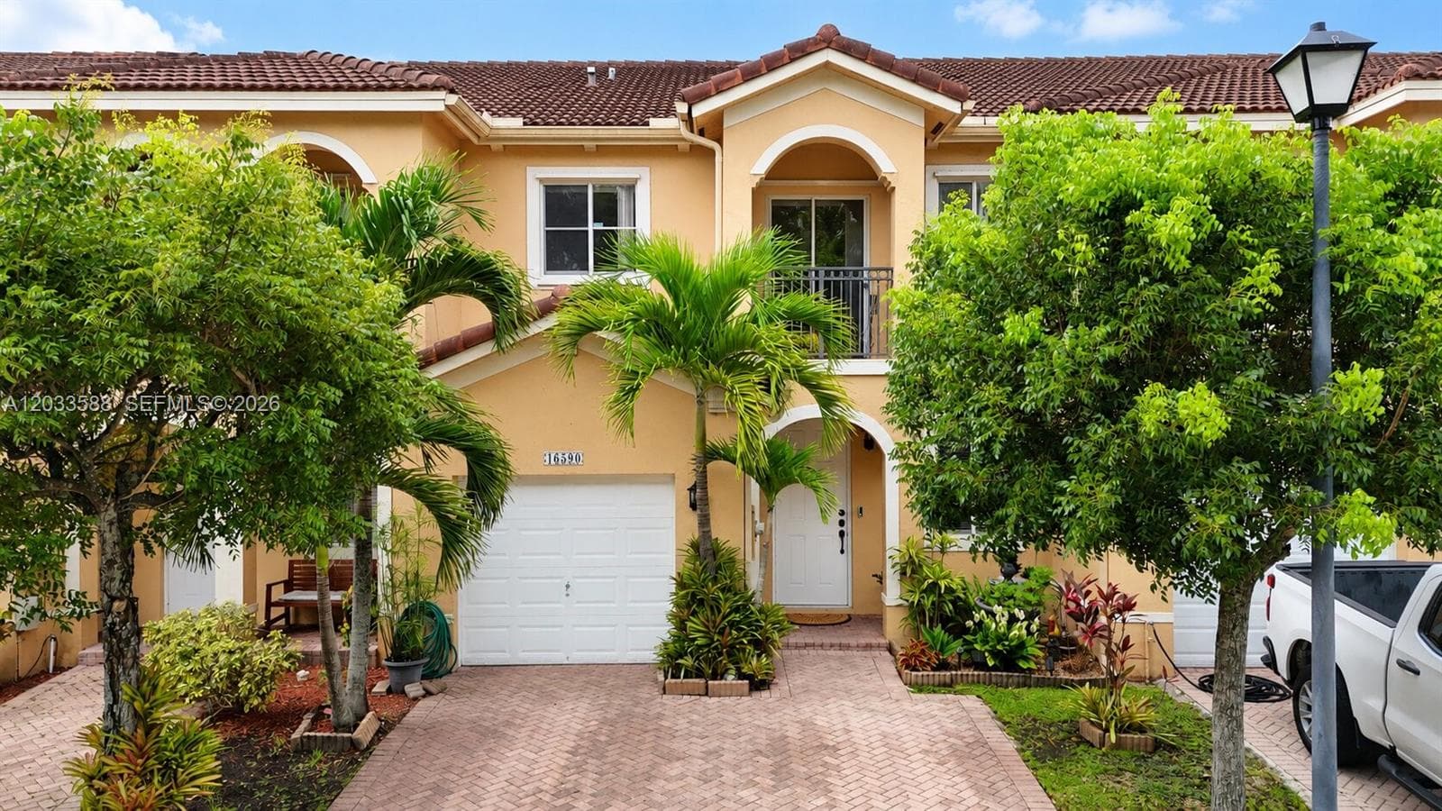 Townhouse at 16590 SW 70th St, Miami FL 33193