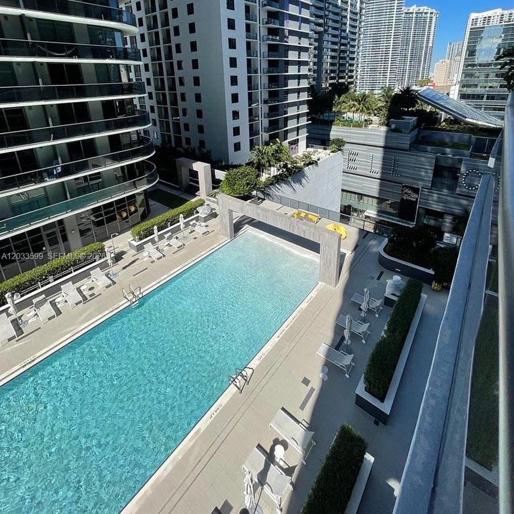 Condominium at 45 SW 9th St # 1407, Miami FL 33130