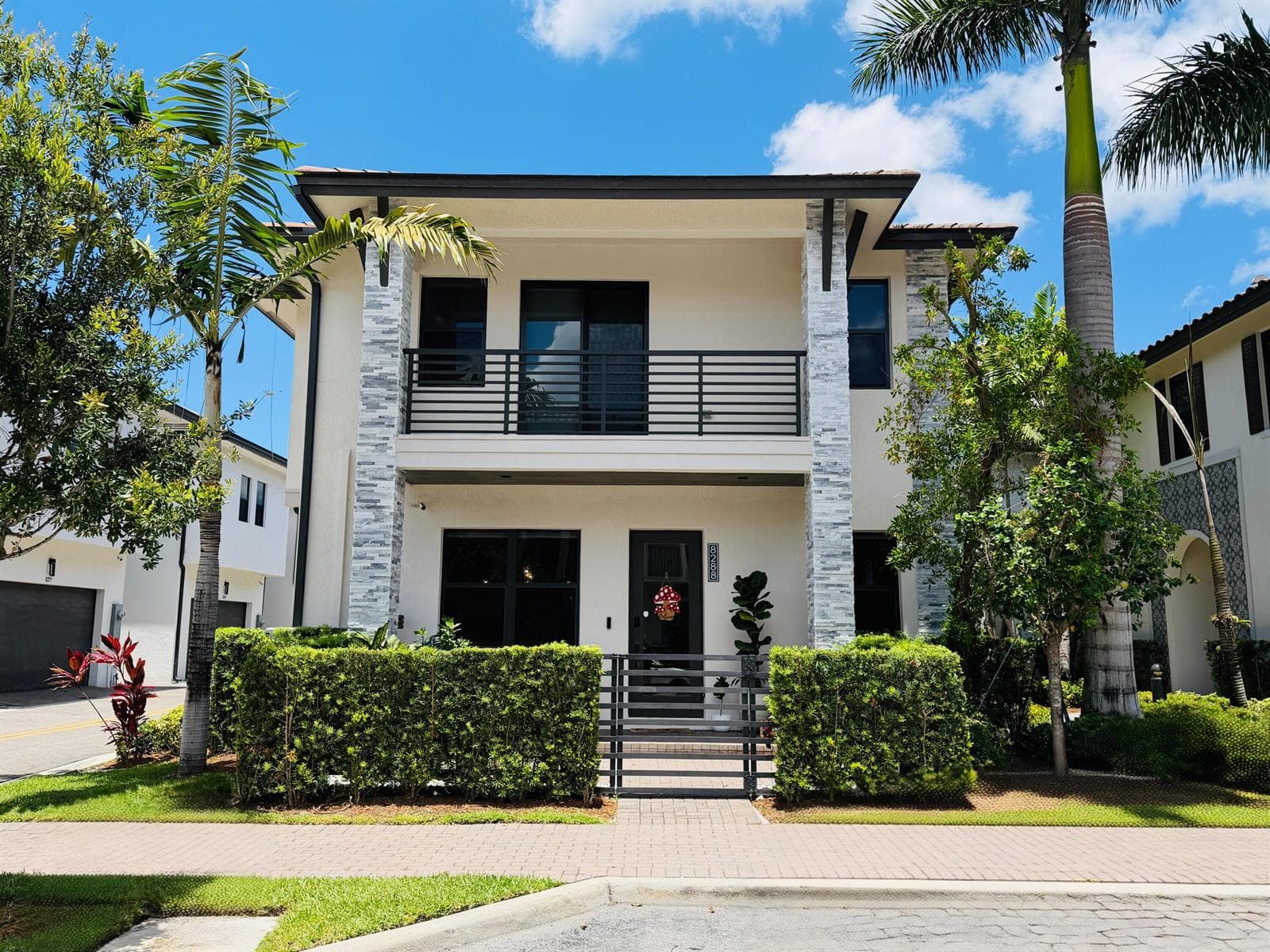Single Family Residence at 8288 NW 44th Terrace, Doral FL 33166