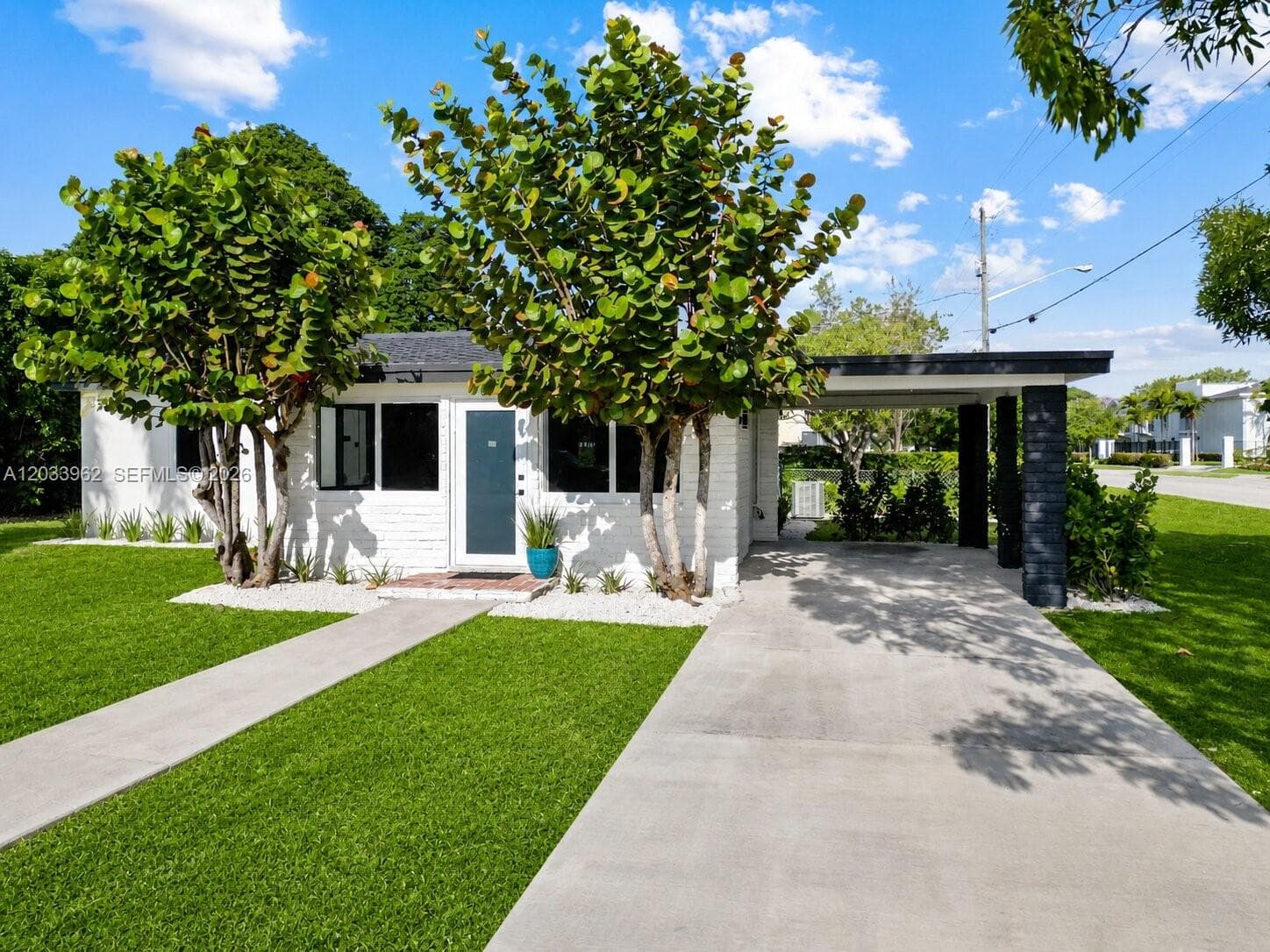 Single Family Residence at 1044 NE 4th Ave, Homestead FL 33030