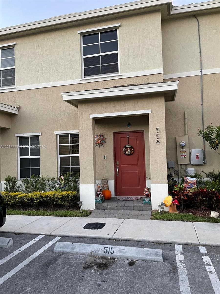 Townhouse at 556 NE 5th St, Florida City FL 33034
