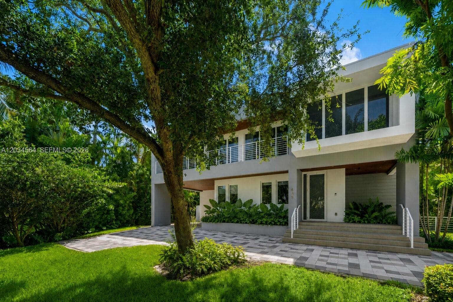 Single Family Residence at 425 Harbor Dr, Key Biscayne FL 33149