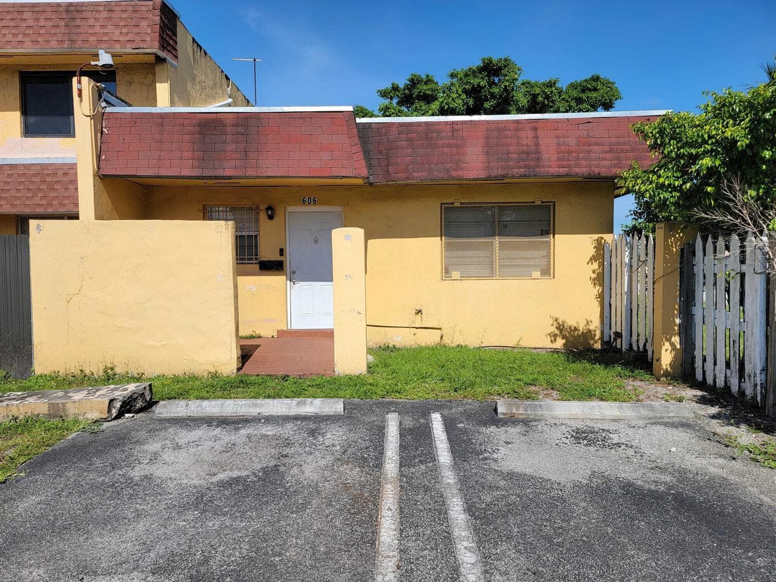 Residential at 606 NW 179th Street, Miami Gardens FL 33169