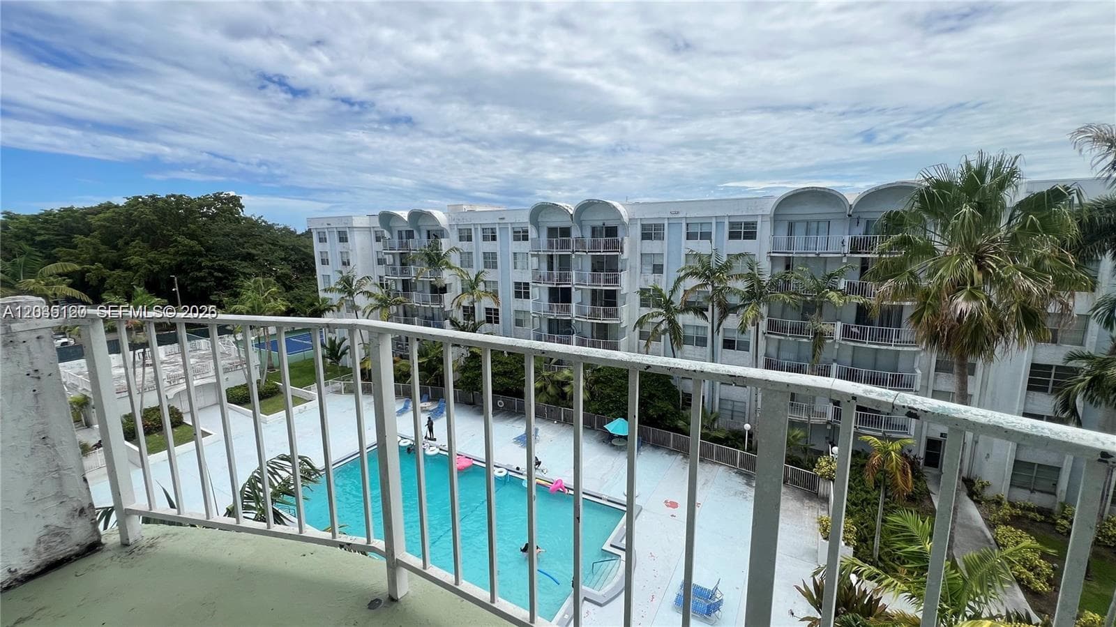 Condominium at 486 NW 165th St Rd # 606, Miami FL 33169