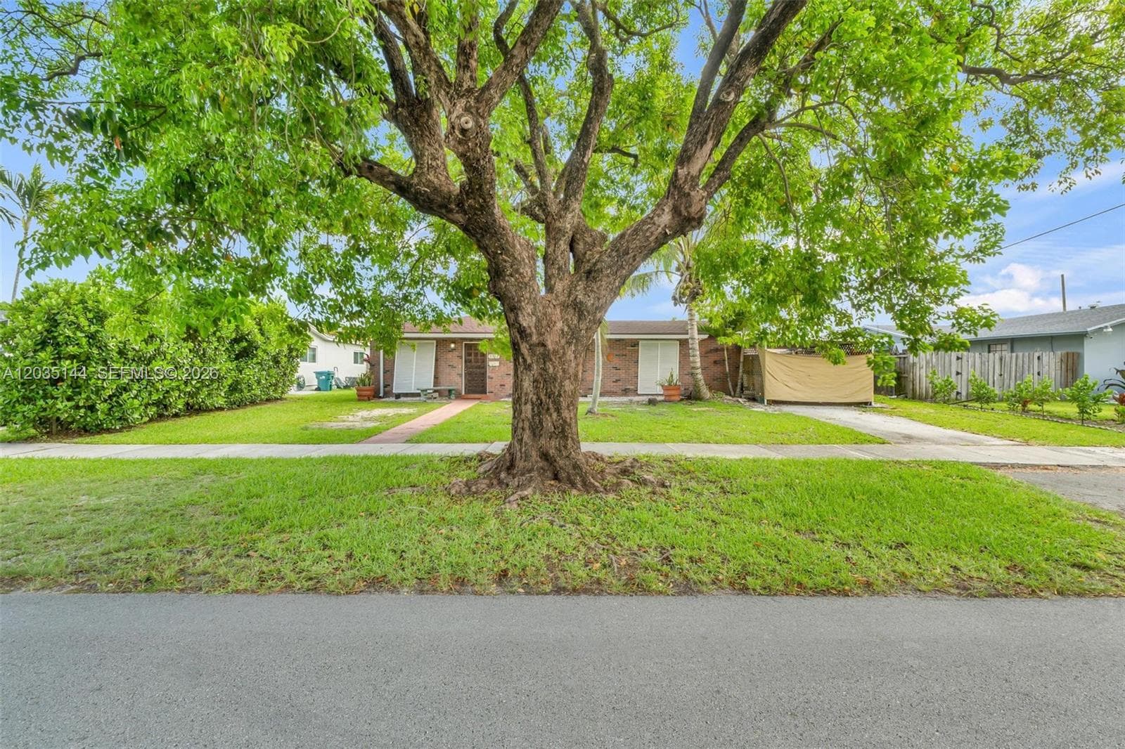 Single Family Residence at 9982 SW 196th St, Cutler Bay FL 33157