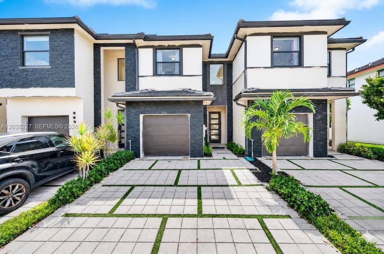 Townhouse at 15841 NW 91st Ct, Miami Lakes FL 33018