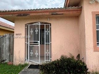 Single Family Residence at 18021 SW 138th Pl, Miami FL 33177