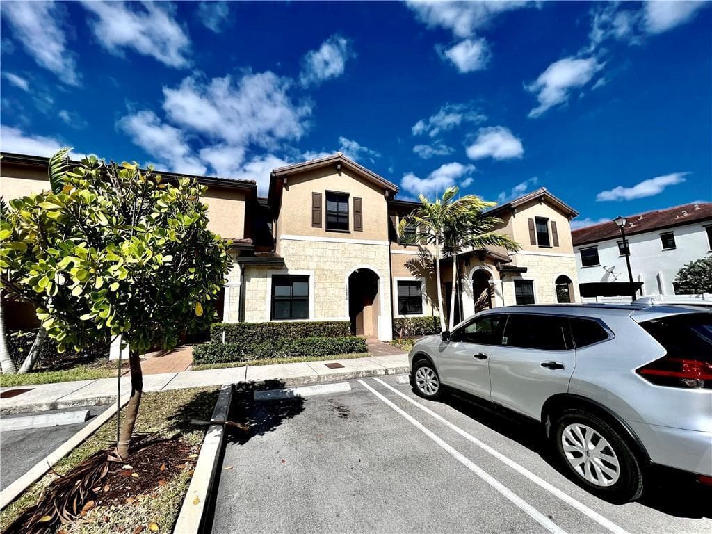 Townhouse at 10490 W 33rd Way, Hialeah FL 33018