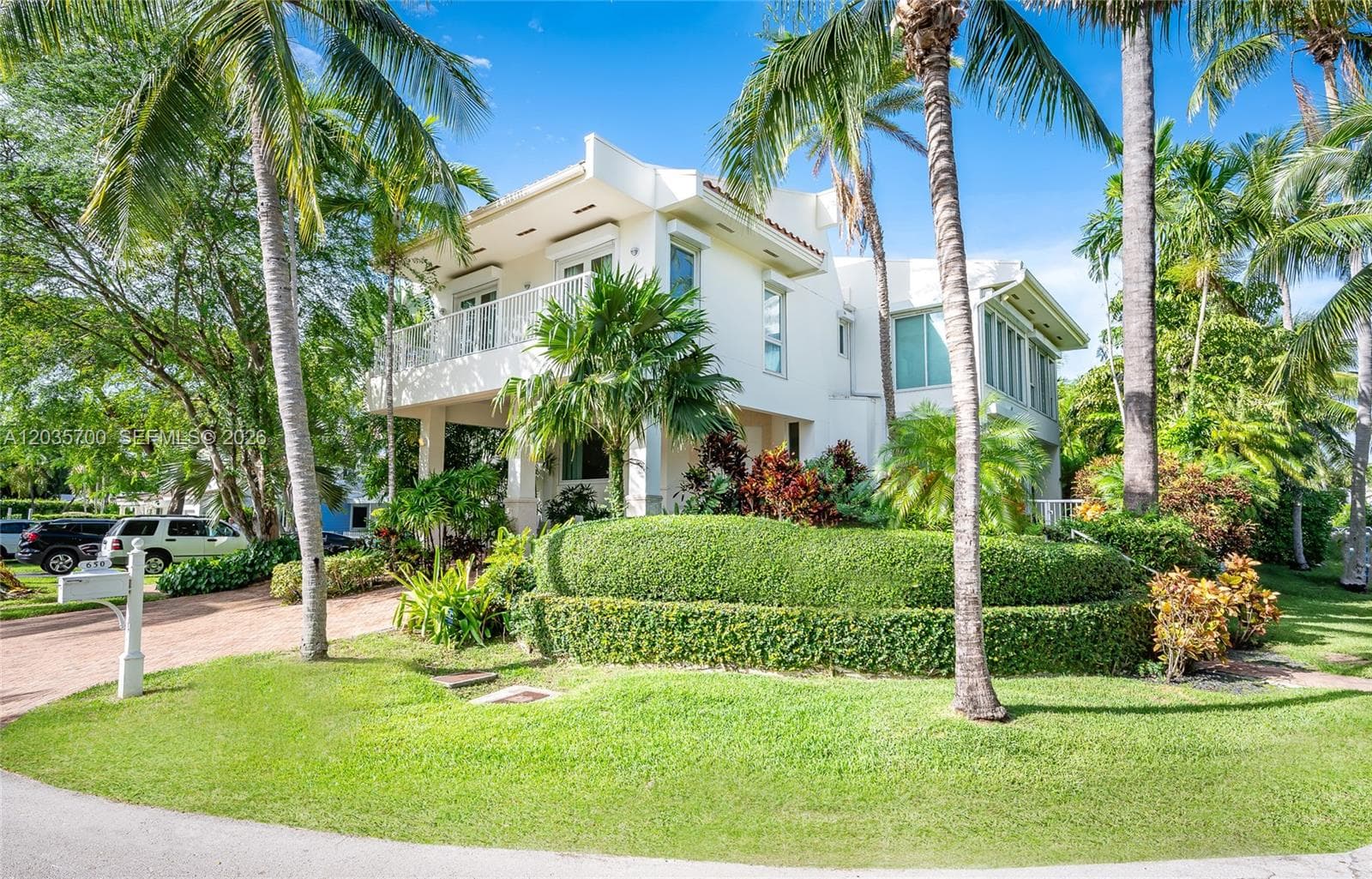 Single Family Residence at 650 Curtiswood Dr, Key Biscayne FL 33149