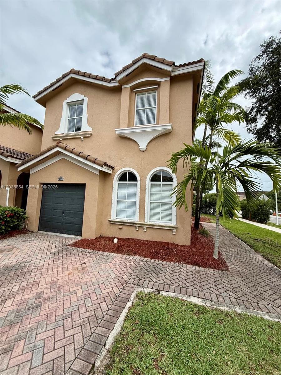 Townhouse at 2462 SE 15th Ct, Homestead FL 33035