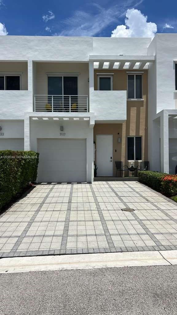 Townhouse at 7117 NW 103rd Path, Doral FL 33178