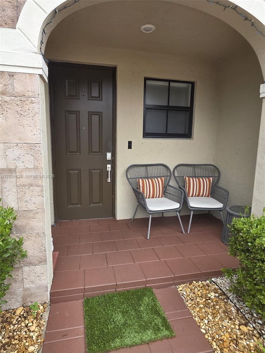 Townhouse at 10963 W 32nd Ln, Hialeah FL 33018